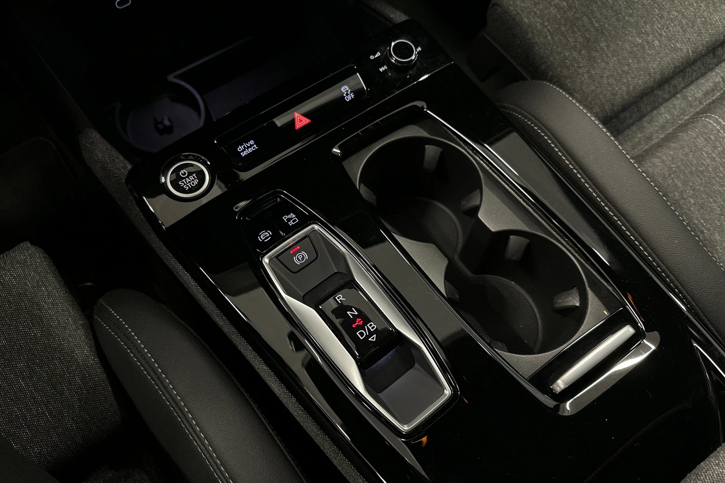 musta Audi Q6 e-tron 2025 kuva 32.