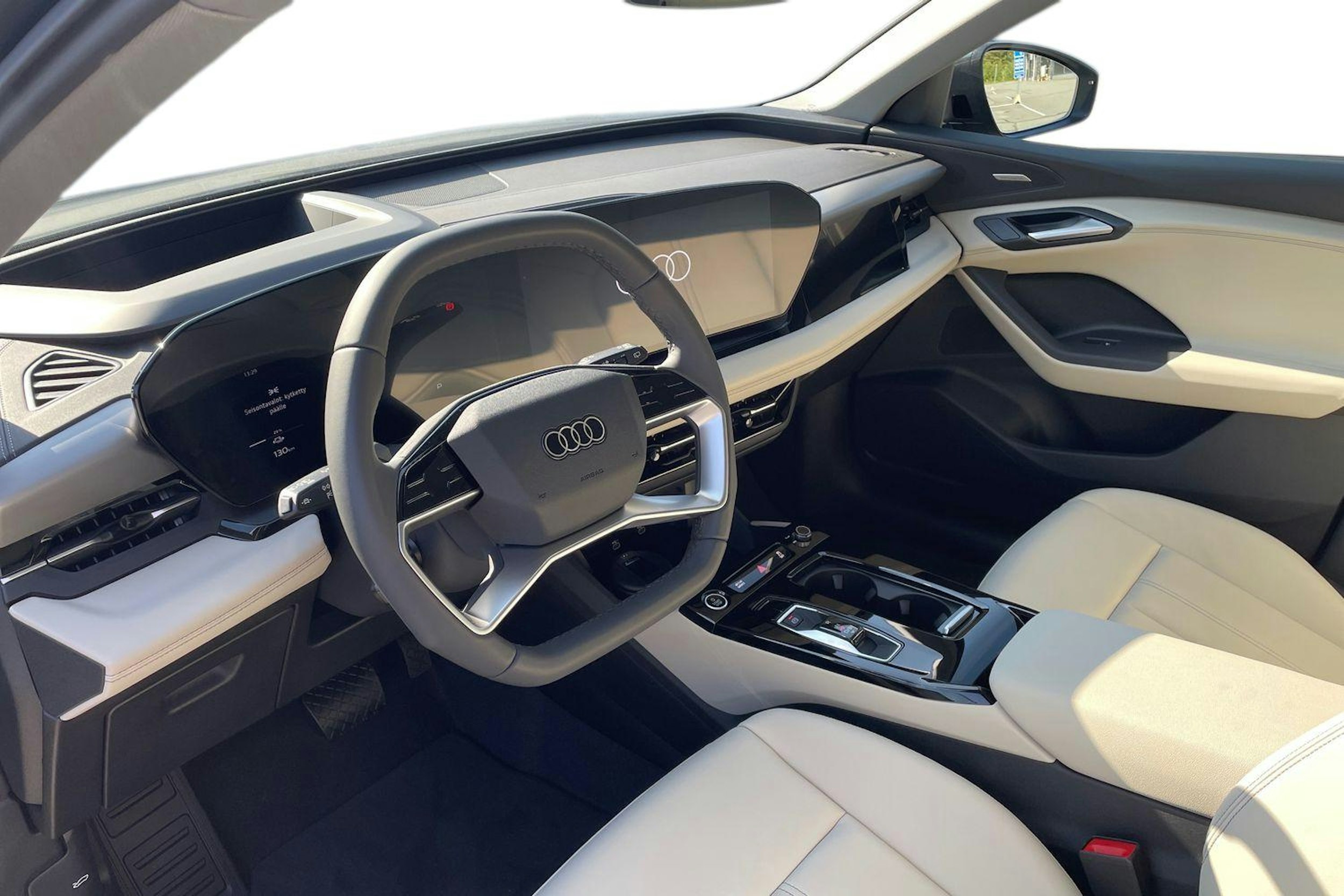 harmaa Audi Q6 e-tron 2025 kuva 6.