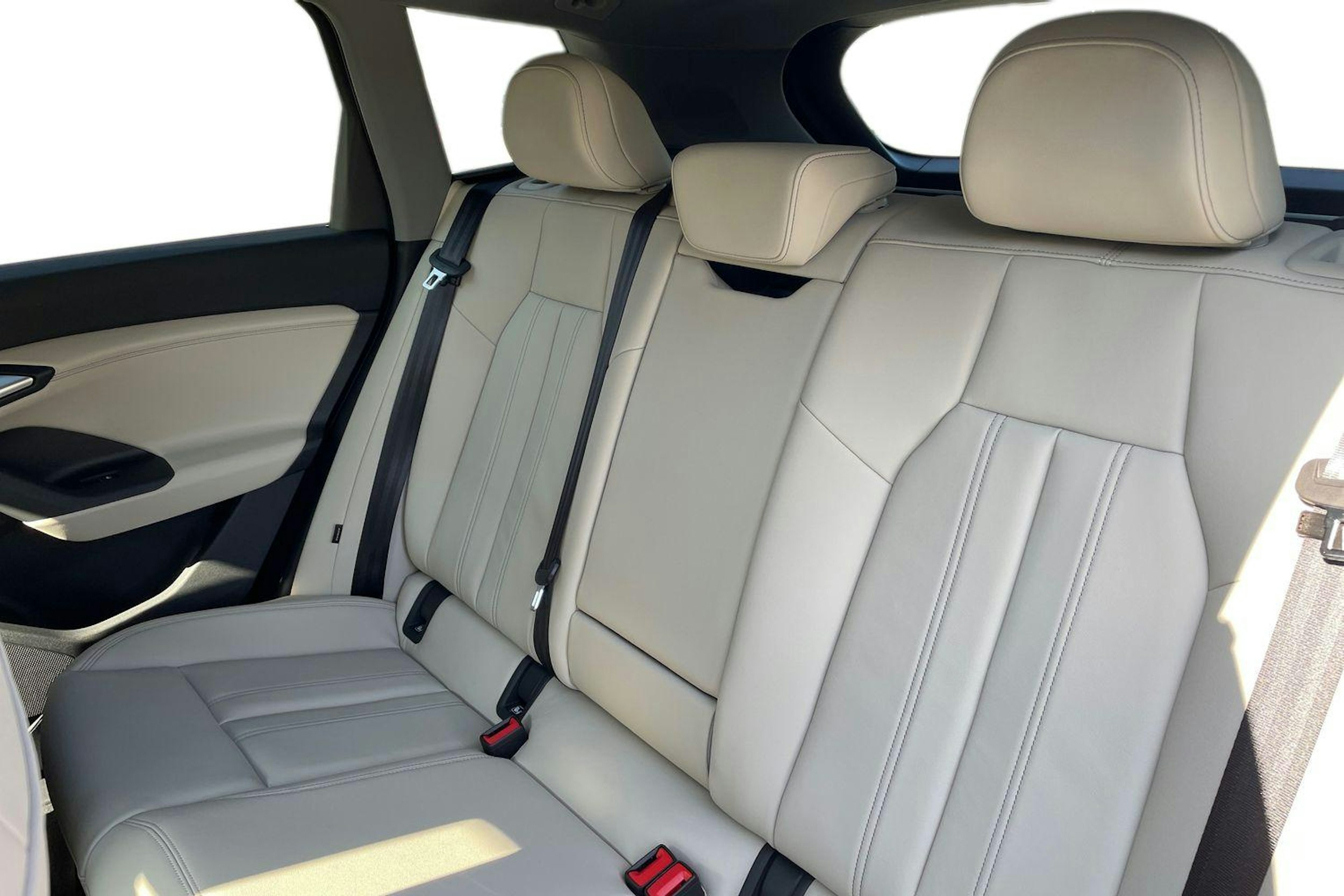 harmaa Audi Q6 e-tron 2025 kuva 8.