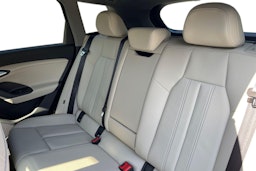 harmaa Audi Q6 e-tron 2025 kuva 8.
