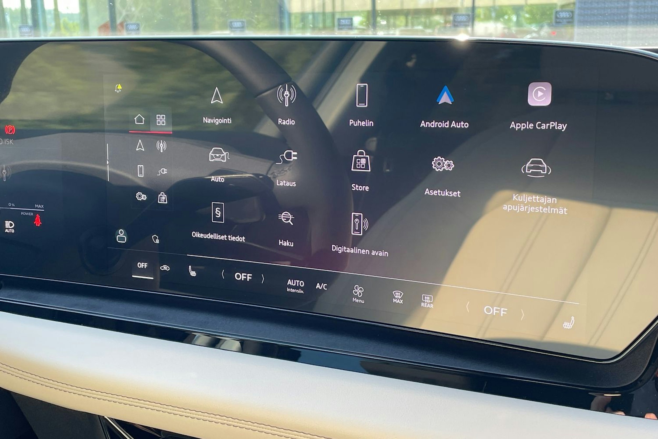 harmaa Audi Q6 e-tron 2025 kuva 18.