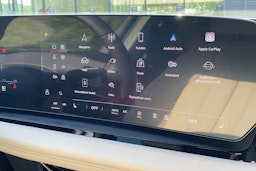 harmaa Audi Q6 e-tron 2025 kuva 18.