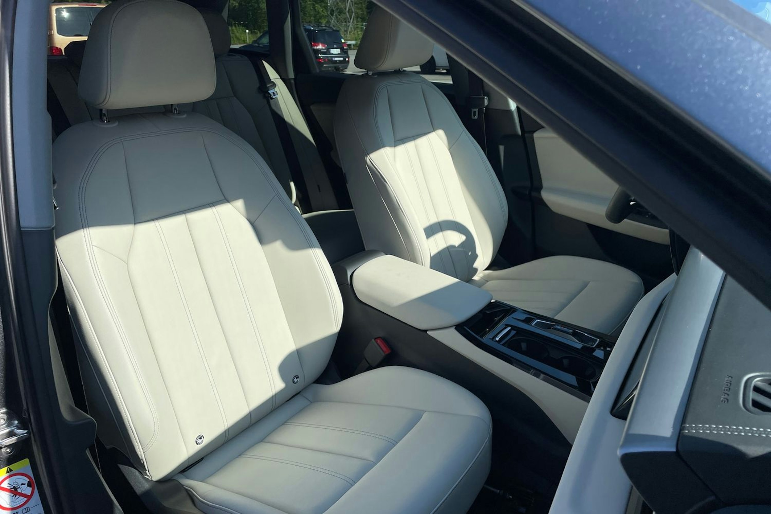 harmaa Audi Q6 e-tron 2025 kuva 20.