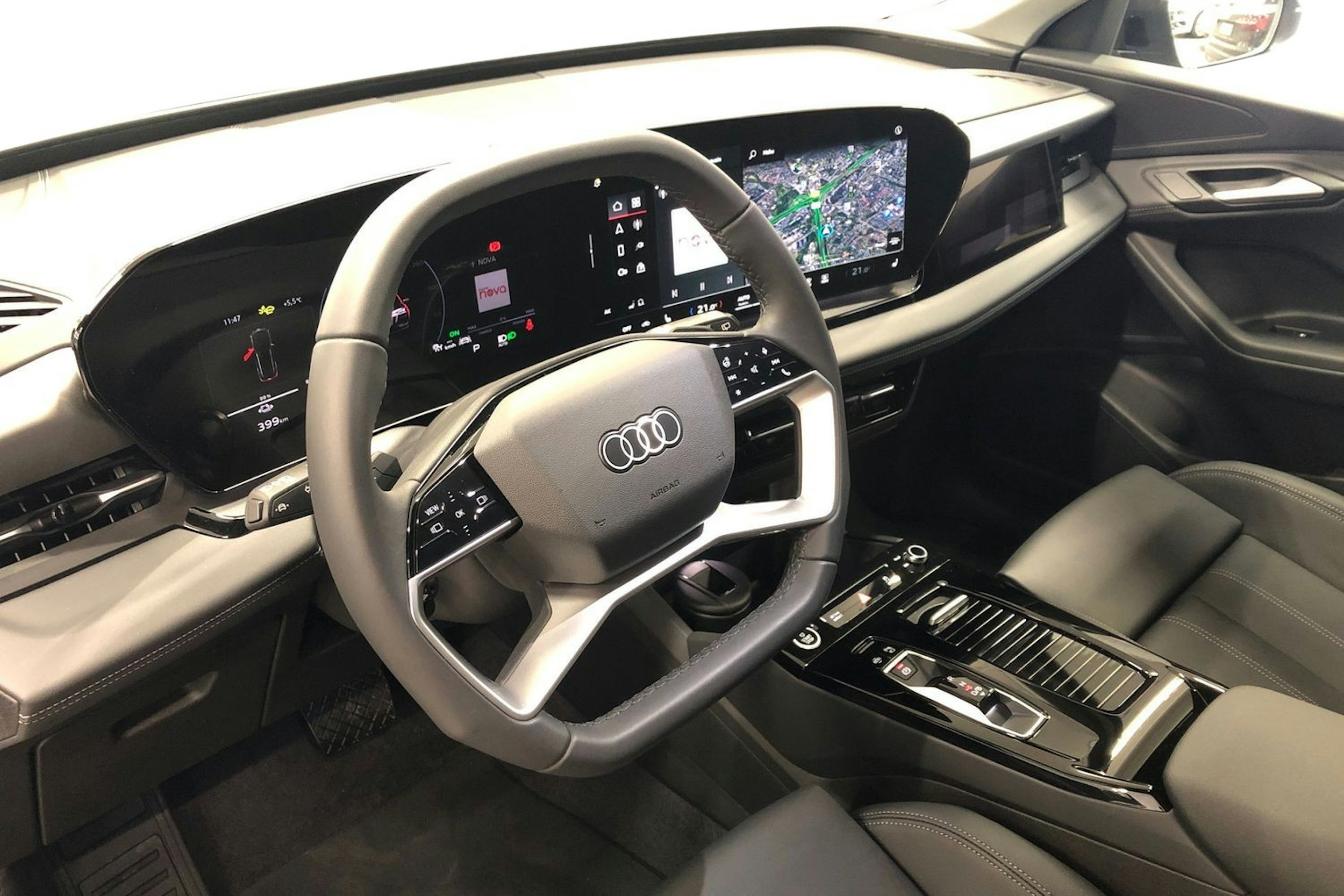 met. harmaa Audi Q6 e-tron 2025 kuva 6.