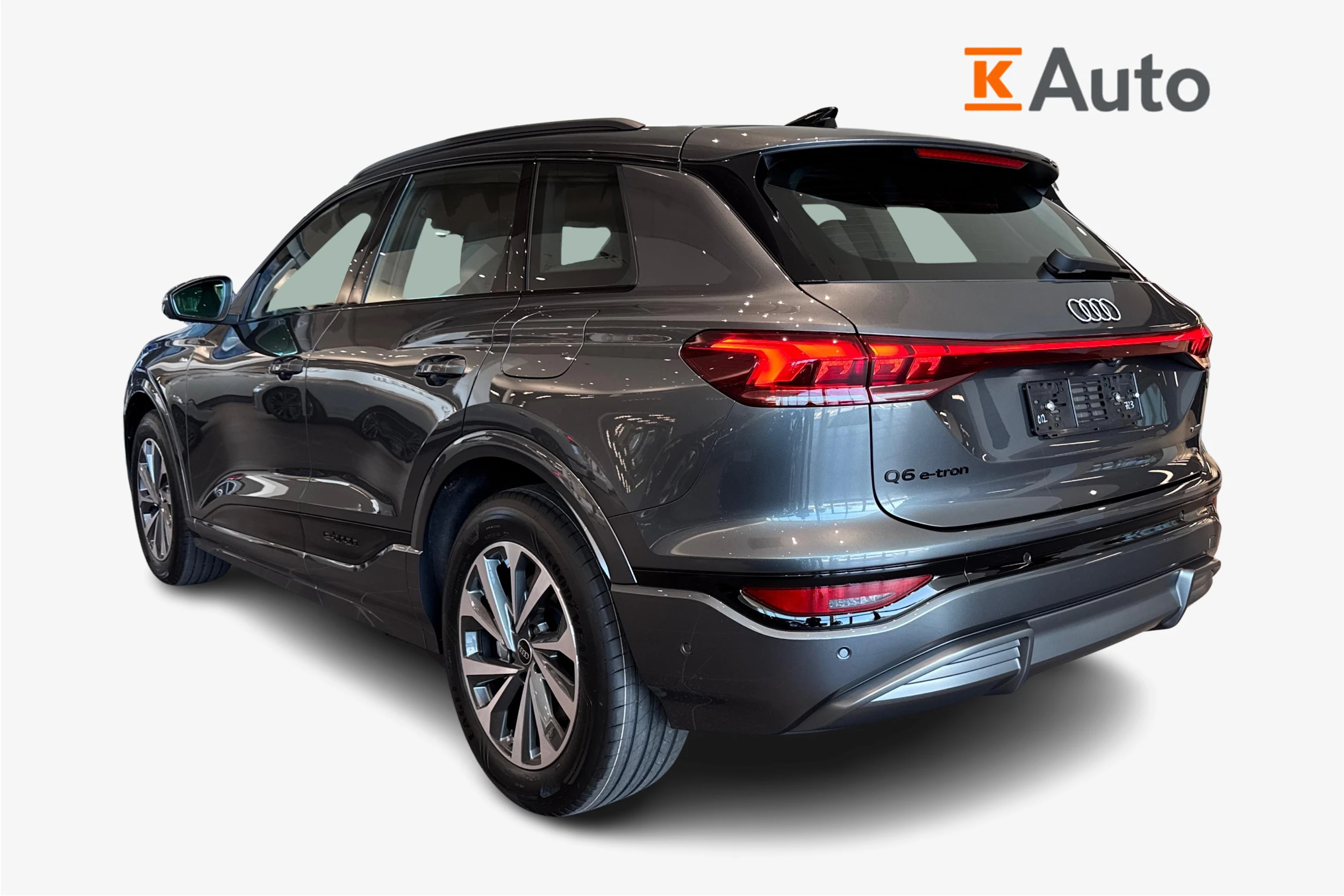 harmaa Audi Q6 e-tron 2026 kuva 2.