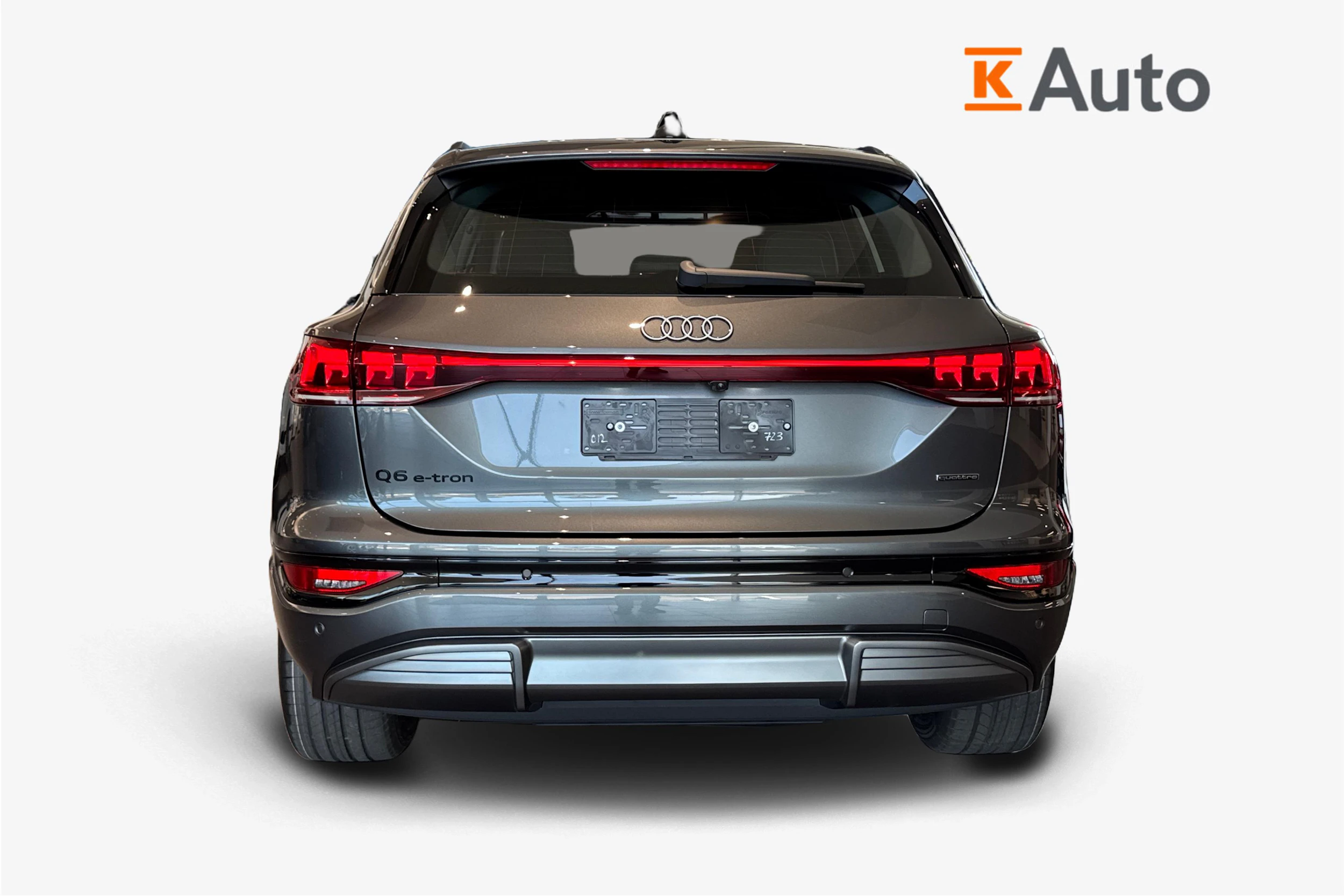 harmaa Audi Q6 e-tron 2026 kuva 3.