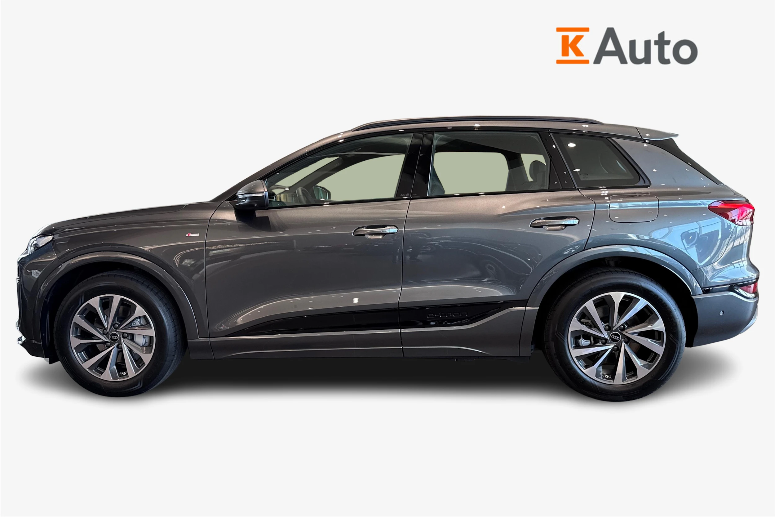 harmaa Audi Q6 e-tron 2026 kuva 5.