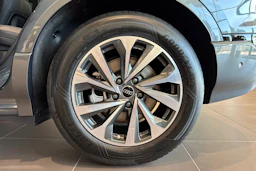 harmaa Audi Q6 e-tron 2026 kuva 10.