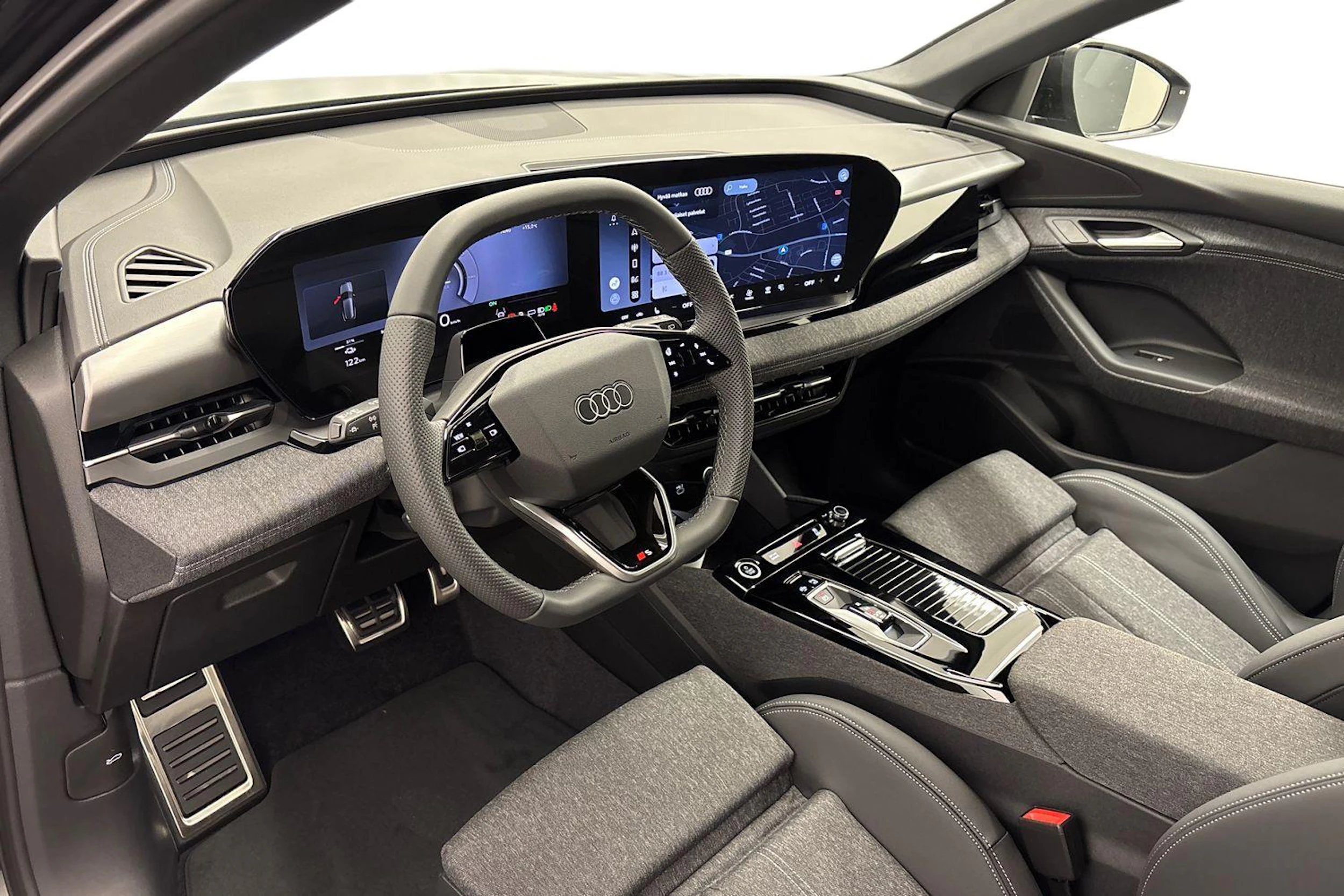 met. musta Audi Q6 e-tron 2026 kuva 6.