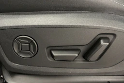 met. musta Audi Q6 e-tron 2026 kuva 12.