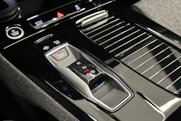 met. musta Audi Q6 e-tron 2026 kuva 29.