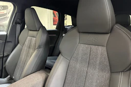 met. musta Audi Q6 e-tron 2026 kuva 13.
