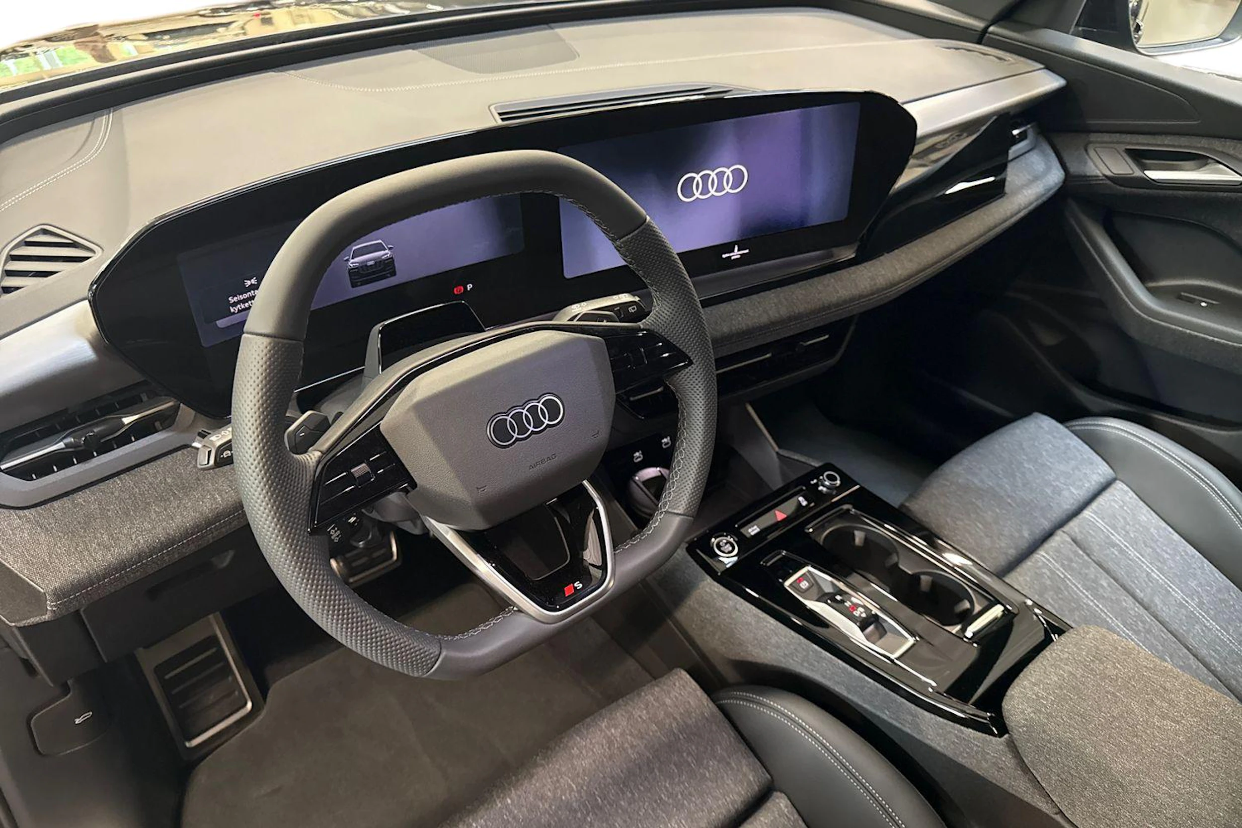 met. musta Audi Q6 e-tron 2026 kuva 6.