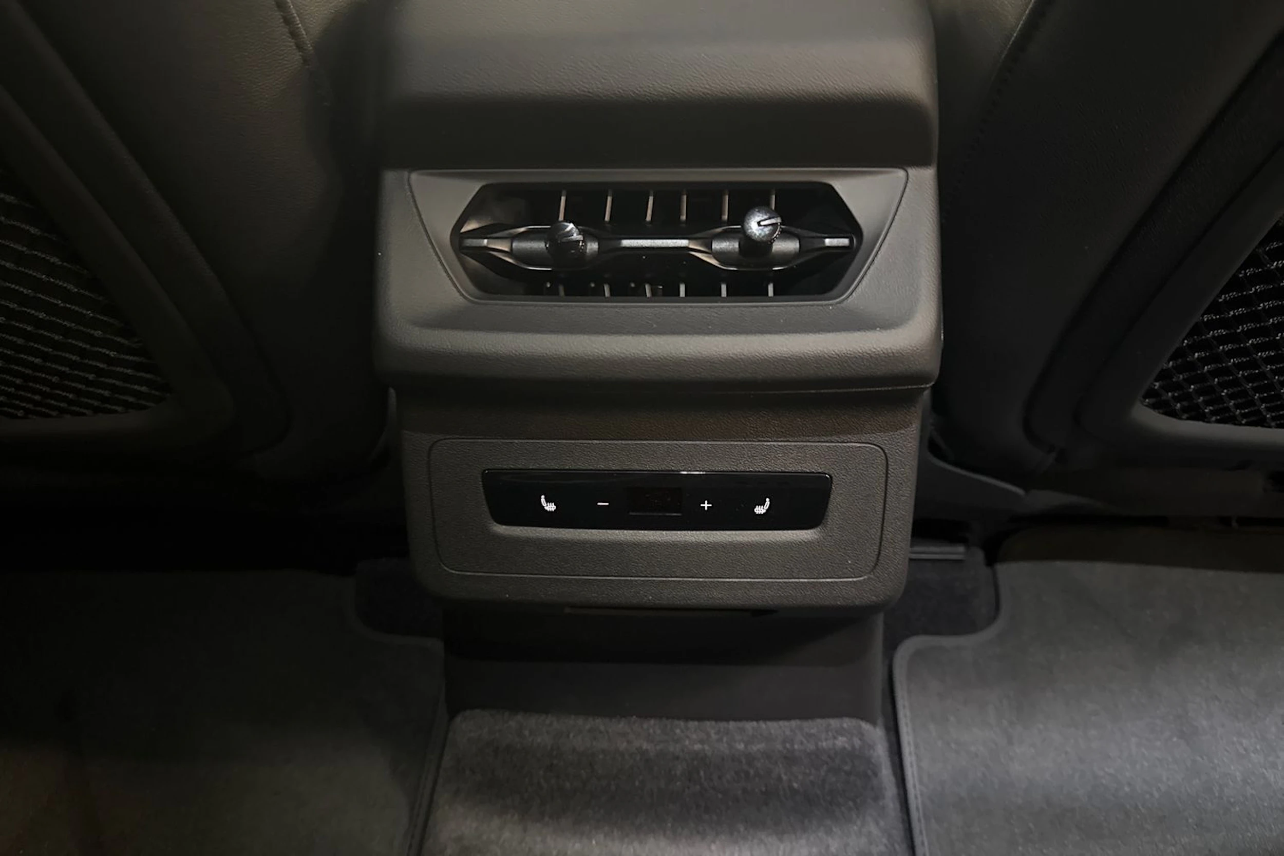 met. musta Audi Q6 e-tron 2026 kuva 14.