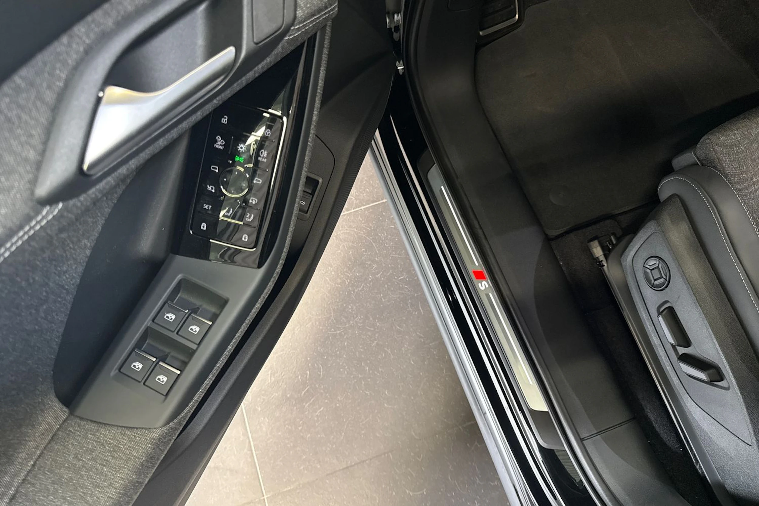 met. musta Audi Q6 e-tron 2026 kuva 15.