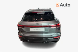harmaa Audi Q6 e-tron 2026 kuva 3.