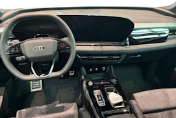harmaa Audi Q6 e-tron 2026 kuva 7.