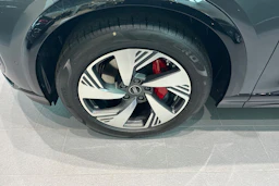 harmaa Audi Q6 e-tron 2026 kuva 10.