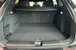 harmaa Audi Q6 e-tron 2026 kuva 13.