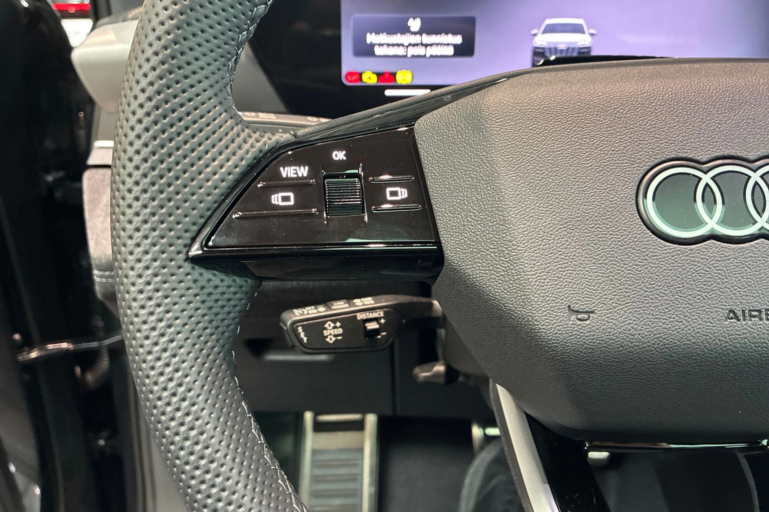 harmaa Audi Q6 e-tron 2026 kuva 14.