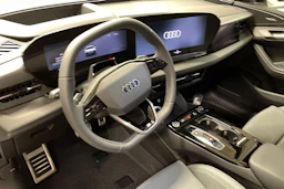 valkoinen Audi Q6 e-tron 2026 kuva 6.