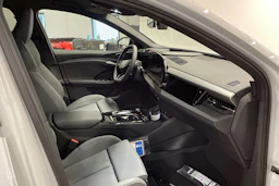 valkoinen Audi Q6 e-tron 2026 kuva 14.