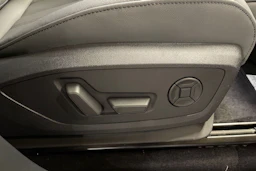 valkoinen Audi Q6 e-tron 2026 kuva 15.