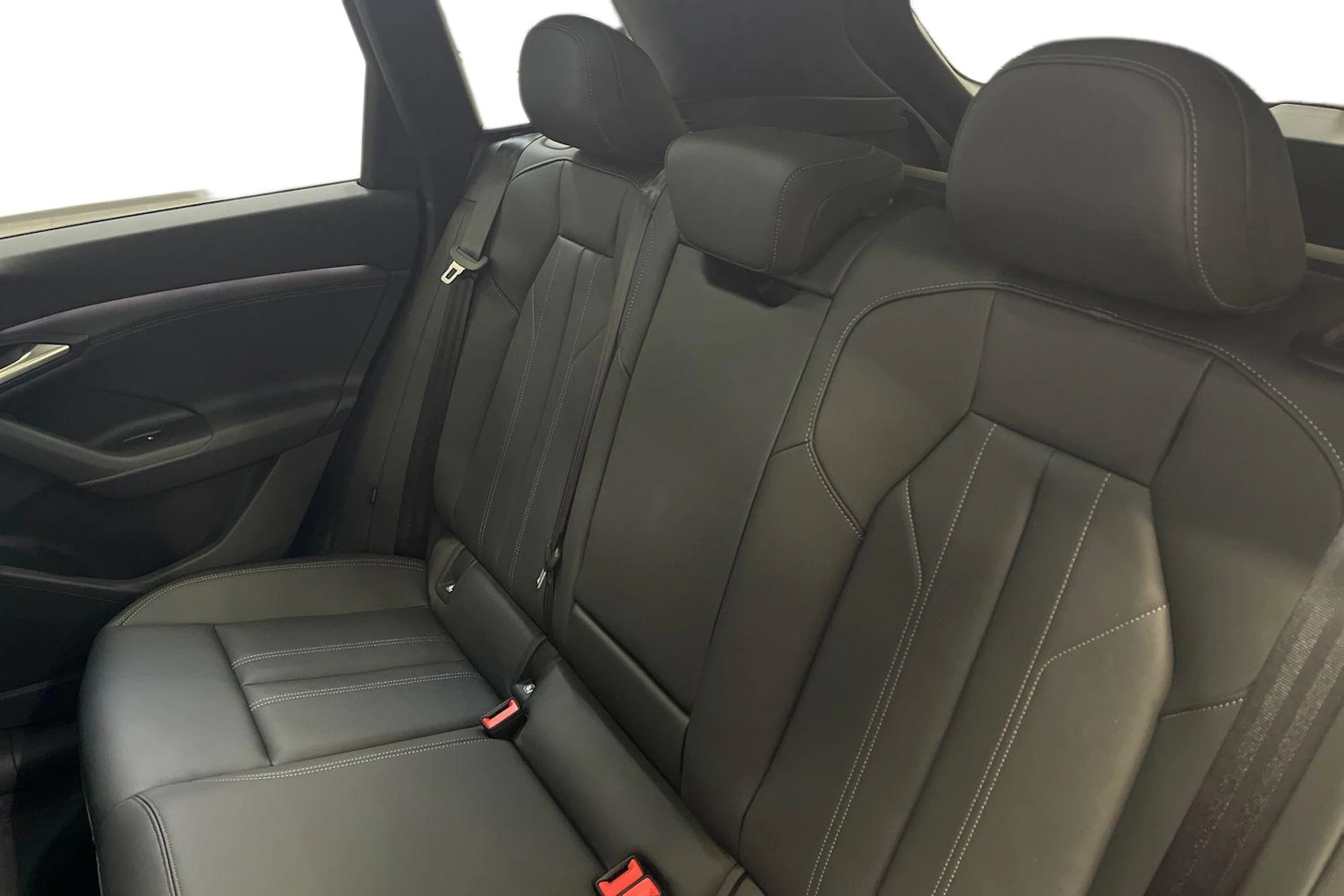 met. sininen Audi Q6 e-tron 2026 kuva 8.