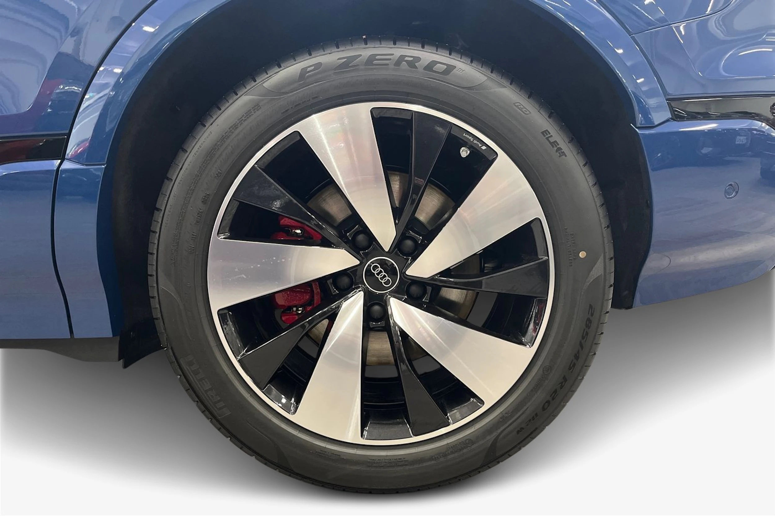 met. sininen Audi Q6 e-tron 2026 kuva 9.