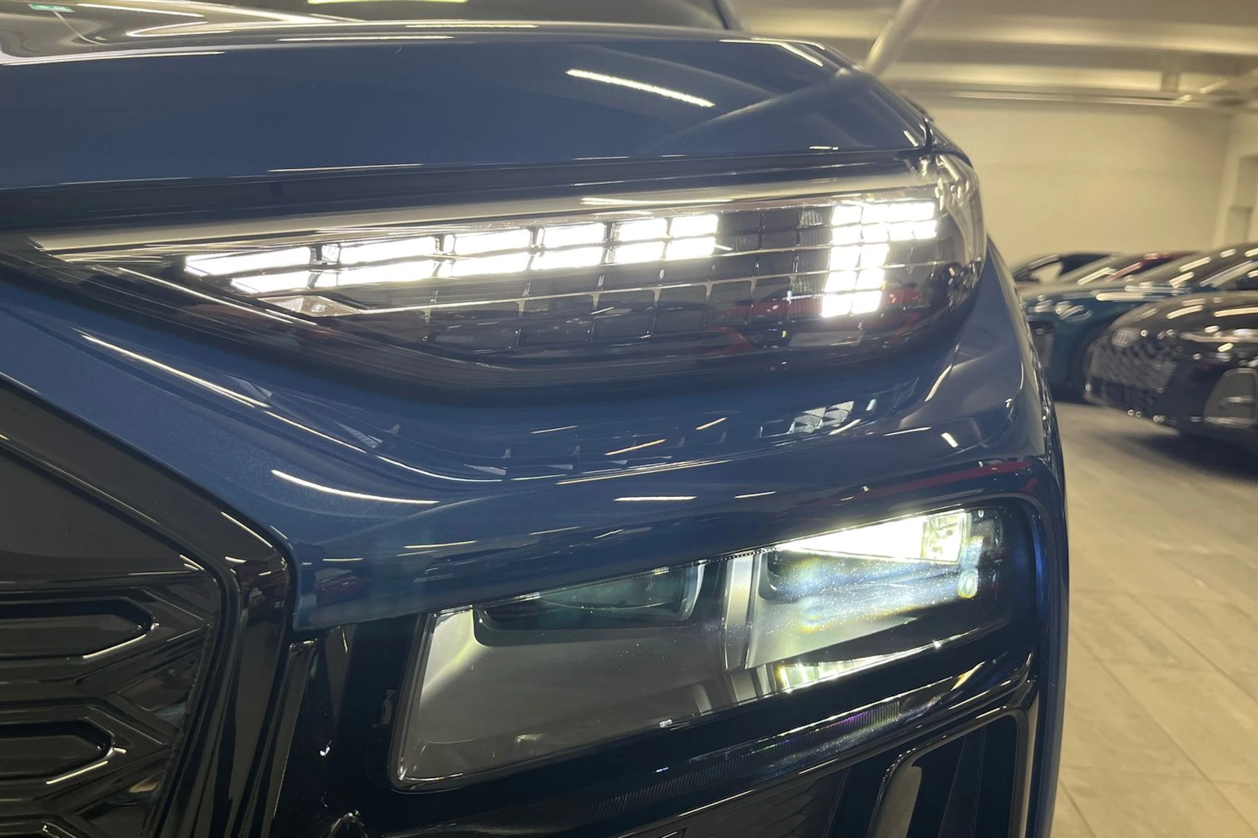 met. sininen Audi Q6 e-tron 2026 kuva 14.
