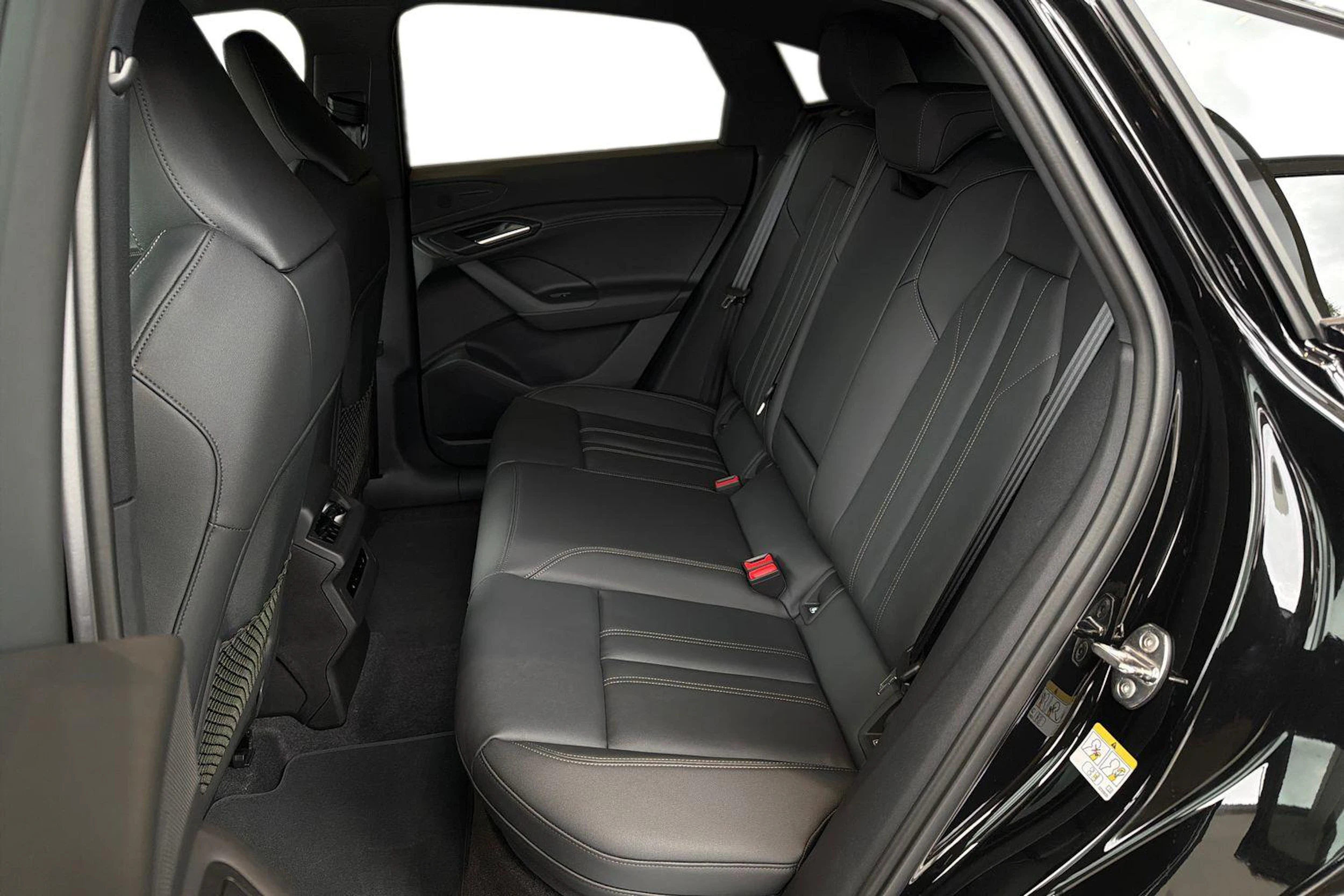 musta Audi Q6 e-tron 2026 kuva 8.