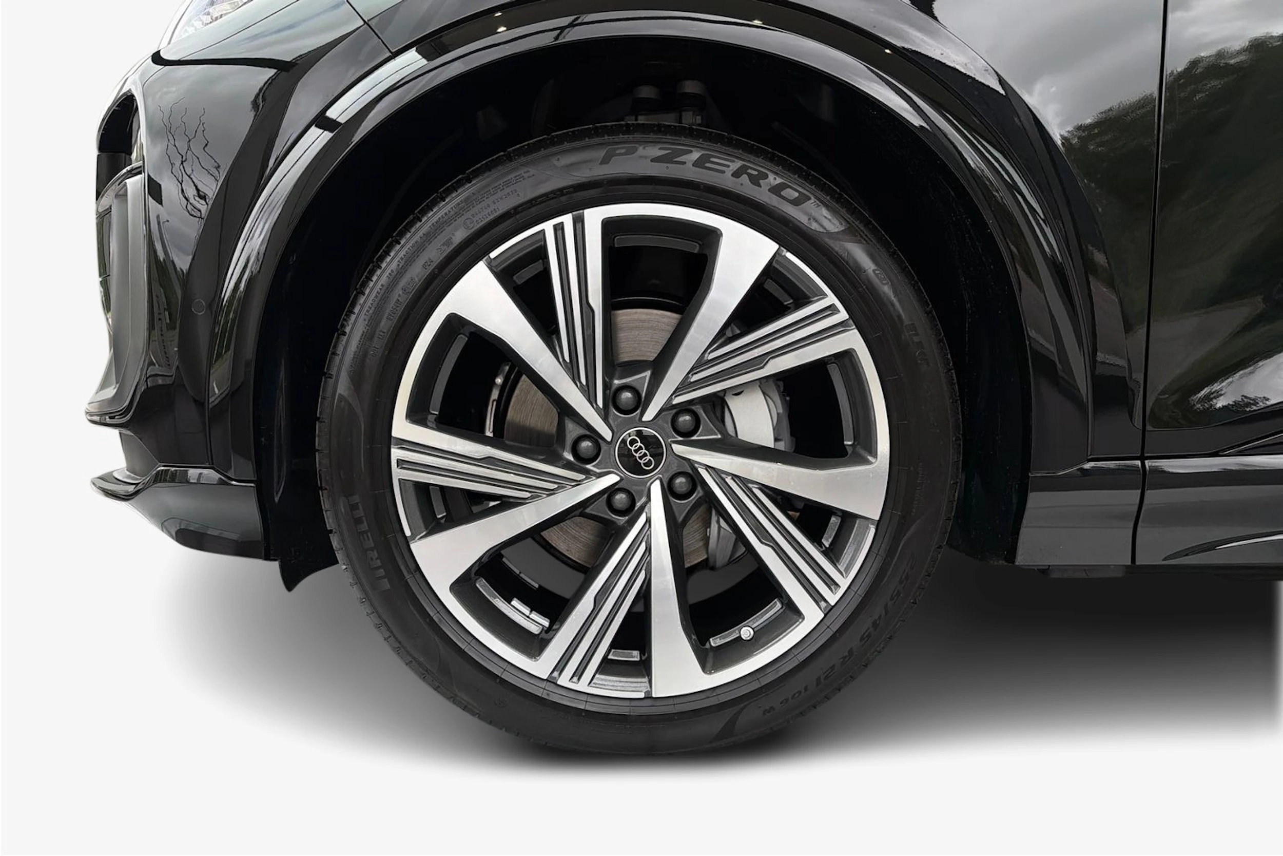 musta Audi Q6 e-tron 2026 kuva 9.