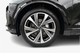 musta Audi Q6 e-tron 2026 kuva 9.
