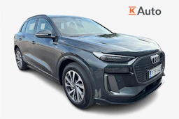 harmaa Audi Q6 e-tron 2026 kuva 1.