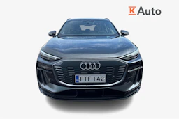 harmaa Audi Q6 e-tron 2026 kuva 4.