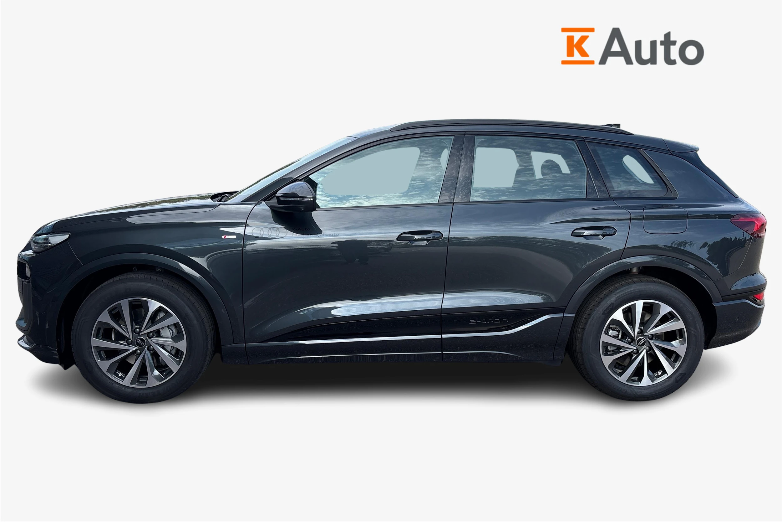 harmaa Audi Q6 e-tron 2026 kuva 5.
