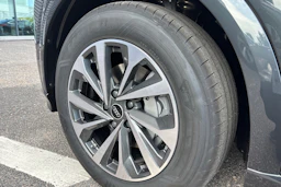 harmaa Audi Q6 e-tron 2026 kuva 10.