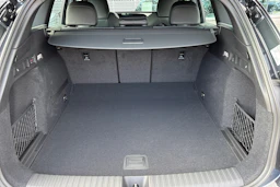 harmaa Audi Q6 e-tron 2026 kuva 11.