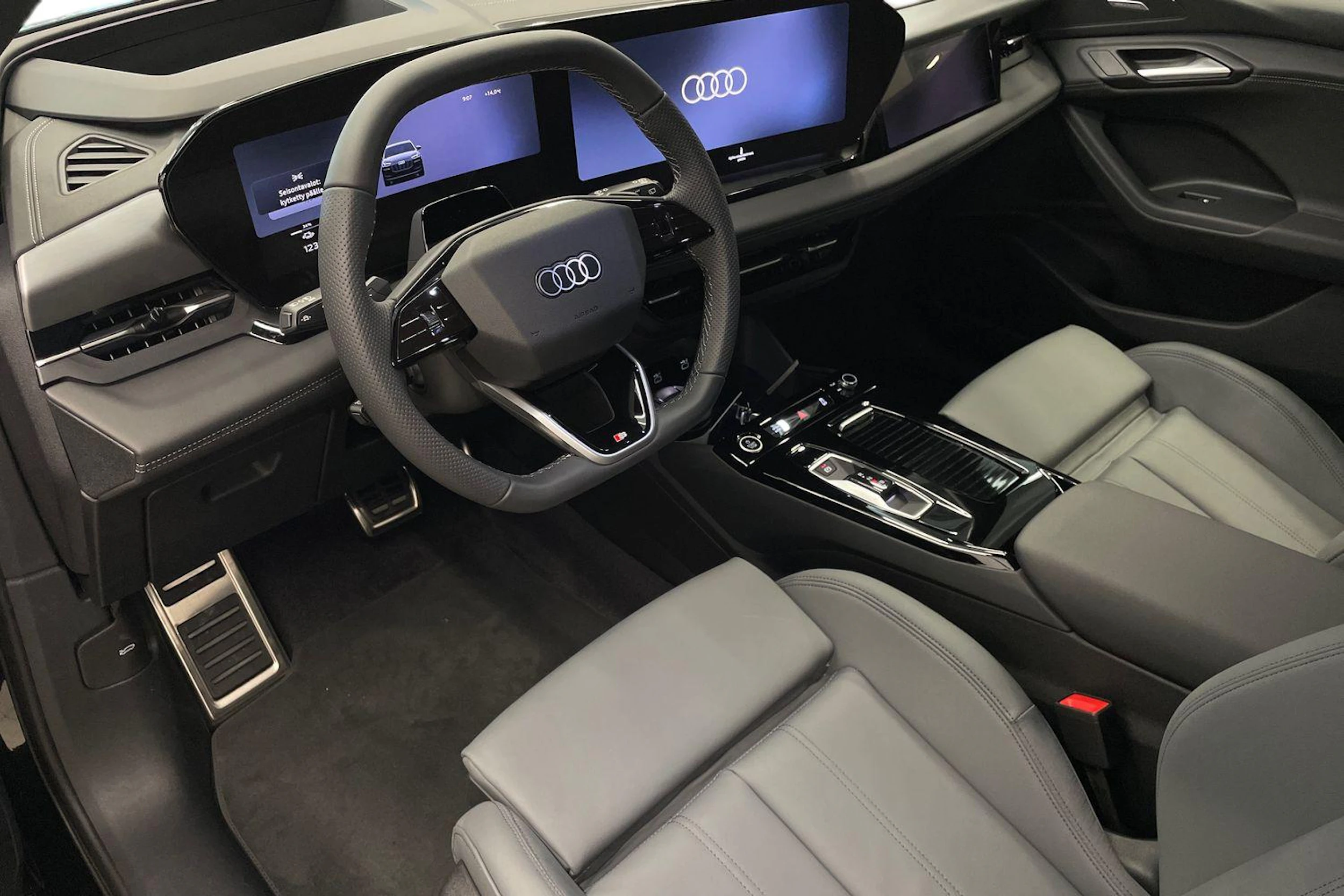 met. musta Audi Q6 e-tron 2026 kuva 6.
