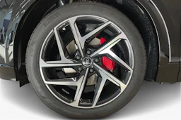 met. musta Audi Q6 e-tron 2026 kuva 9.