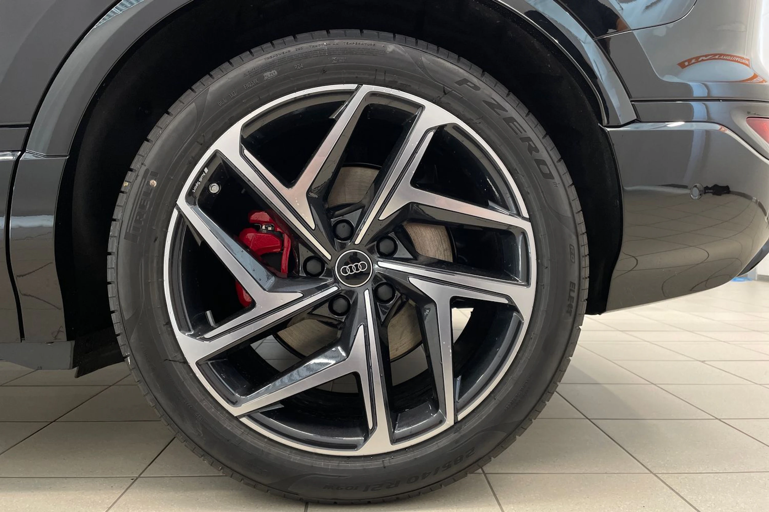 met. musta Audi Q6 e-tron 2026 kuva 10.