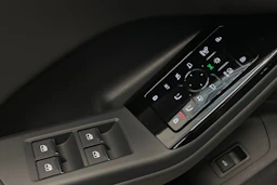 met. musta Audi Q6 e-tron 2026 kuva 11.