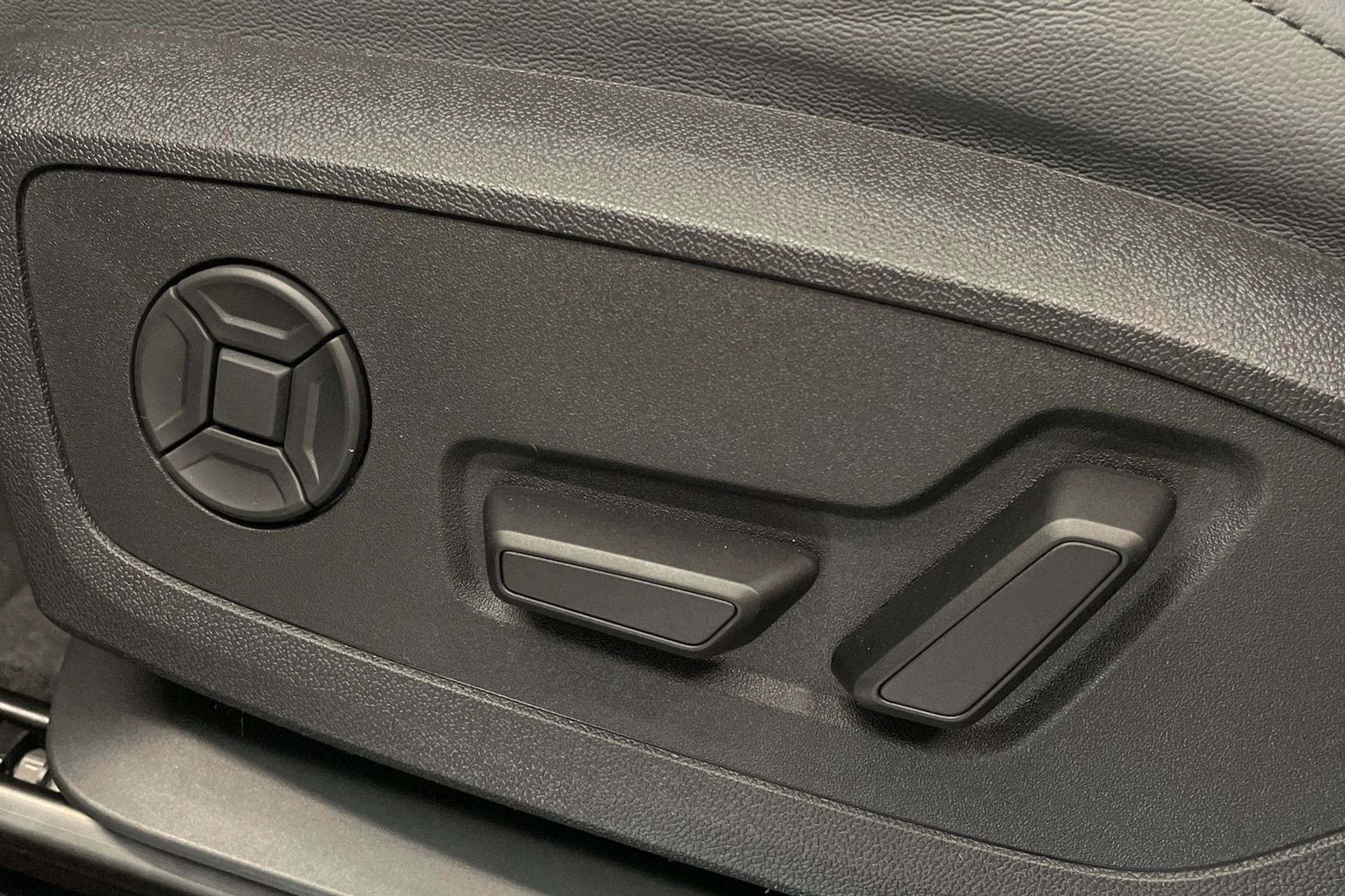 met. musta Audi Q6 e-tron 2026 kuva 12.