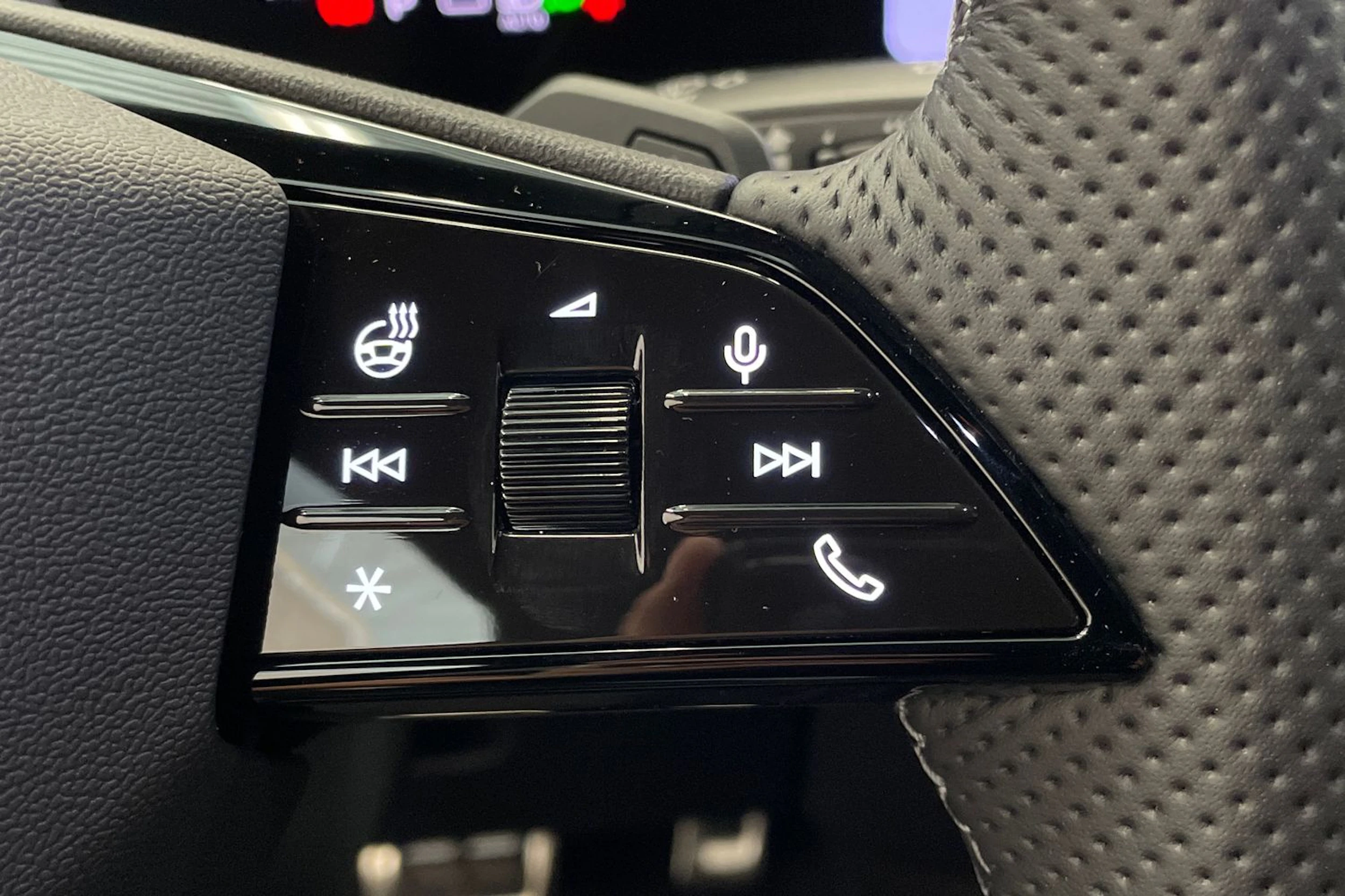 met. musta Audi Q6 e-tron 2026 kuva 15.