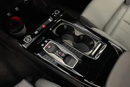 met. musta Audi Q6 e-tron 2026 kuva 17.