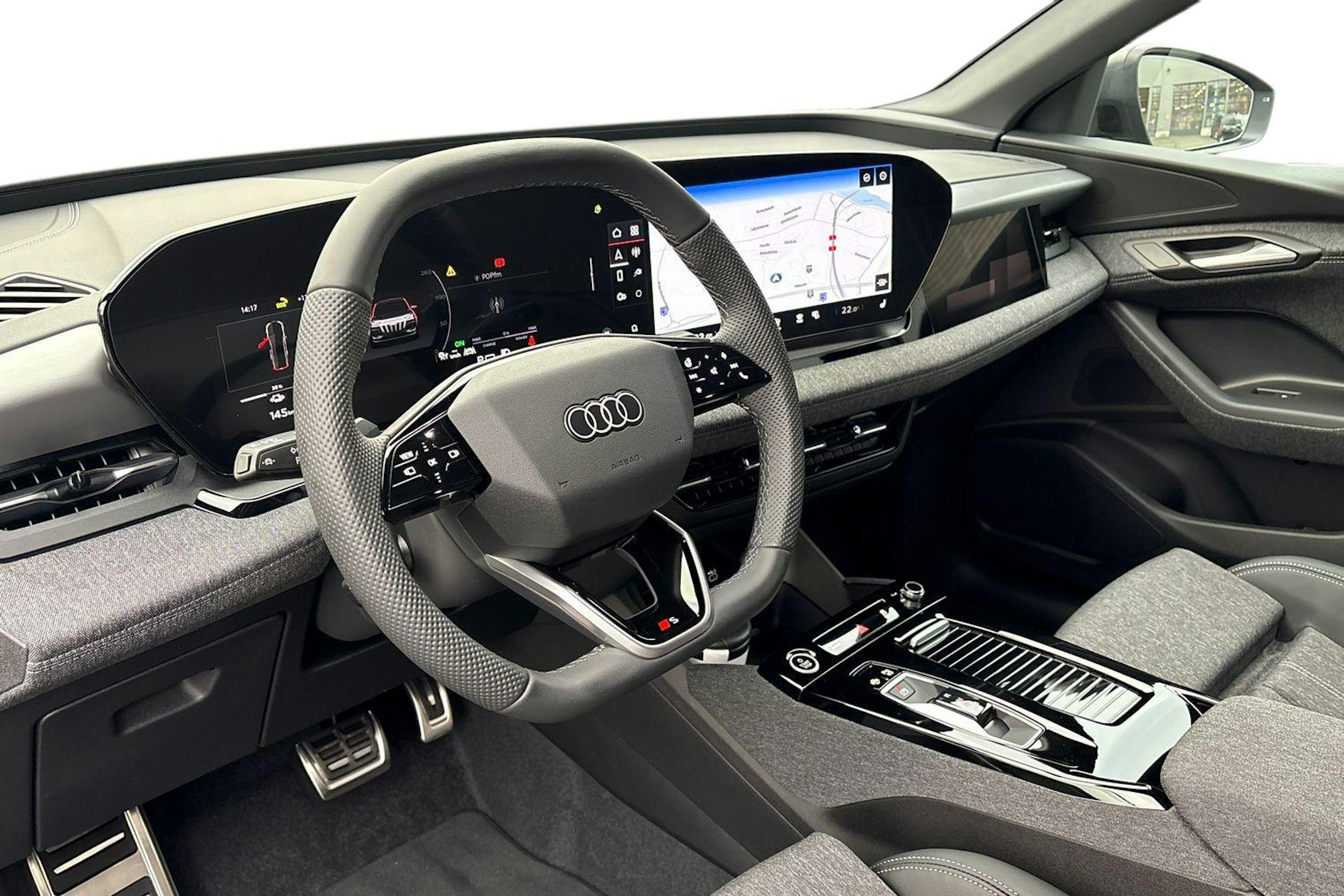 harmaa Audi Q6 e-tron 2026 kuva 6.