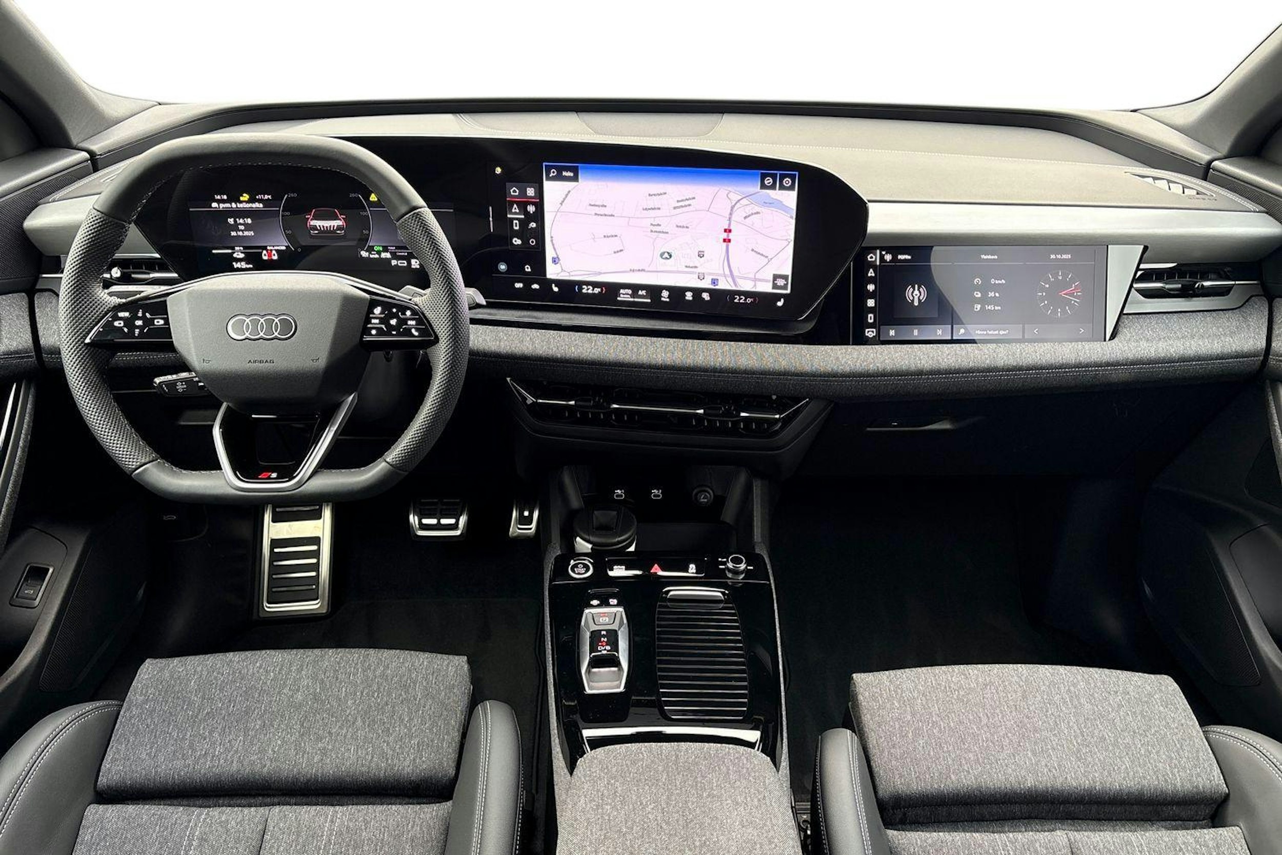 harmaa Audi Q6 e-tron 2026 kuva 7.