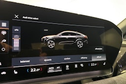 harmaa Audi Q6 e-tron 2026 kuva 20.