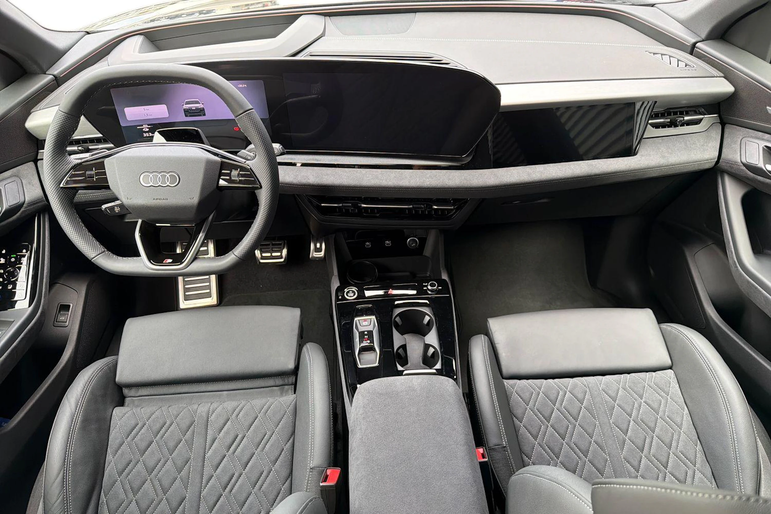 musta Audi Q6 e-tron 2026 kuva 7.