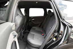 musta Audi Q6 e-tron 2026 kuva 8.